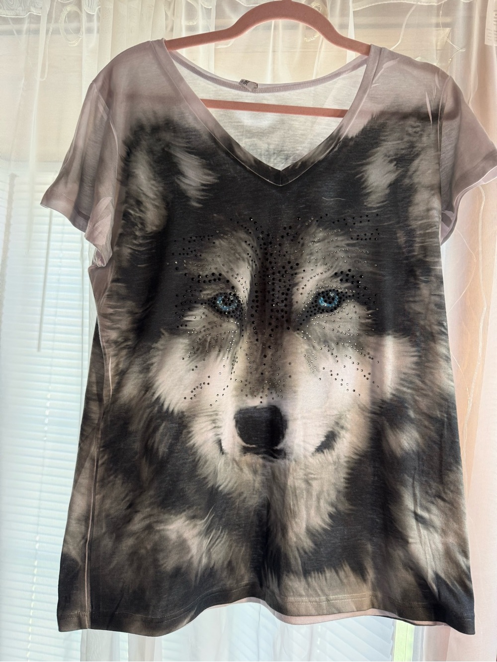 Women's V-Neck Wolf Print Embellished Tee